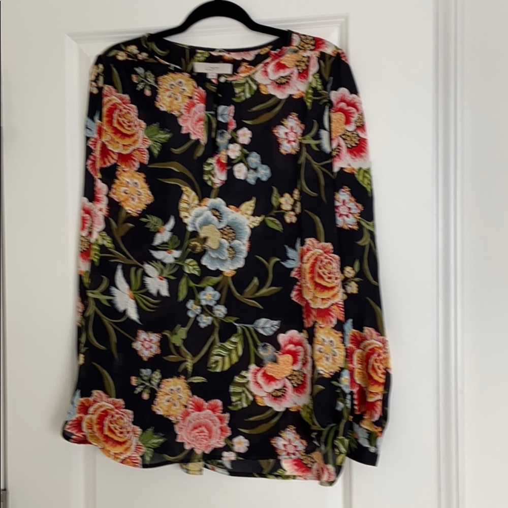 Beautiful Loft top size Large.